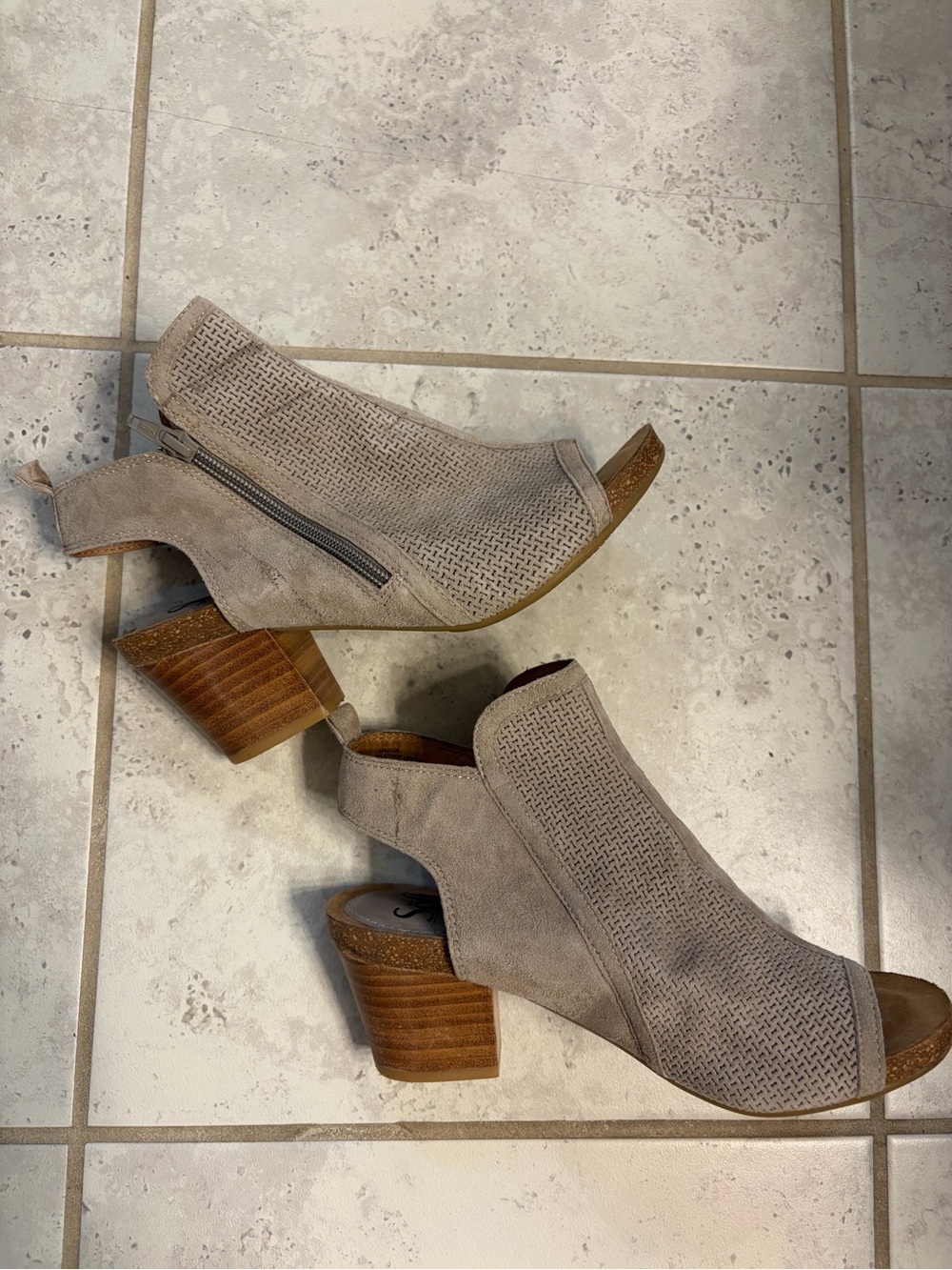 ✨Sofft | Suede Slingback Peep-Toe Block Heel Bootie | Sz 7 - Picture 2 of 12